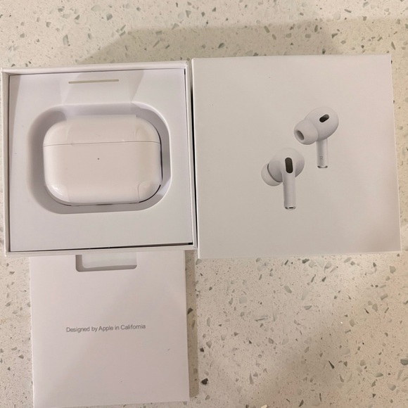 Apple AirPods Pro in White - Picture 1 of 2